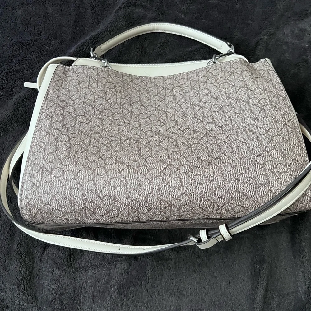 Calvin Klein Women's Cream and Tan Handbag